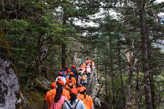 螺髻山旅游游客