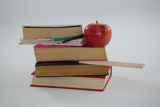 书籍和苹果