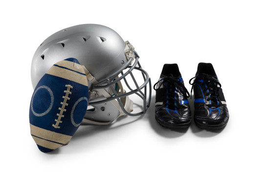 带运动鞋和头盔的美式足球