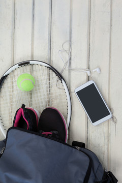 网球器材和手机