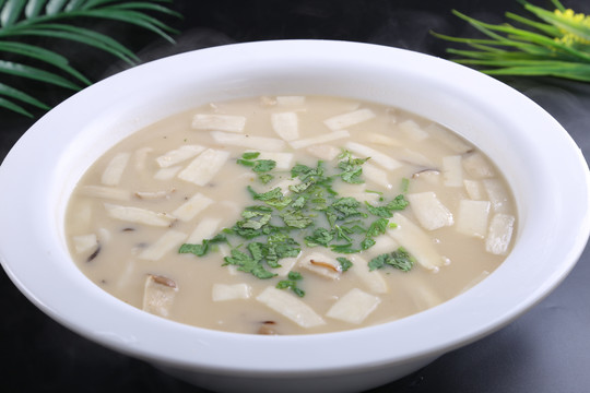 杂菌豆腐汤
