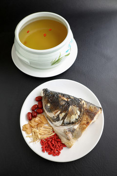 天麻燉魚頭