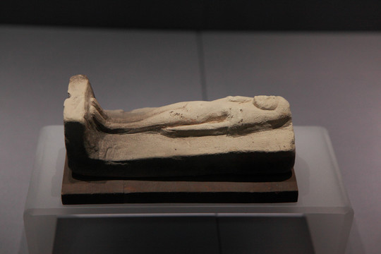 埃及死者的妾雕像