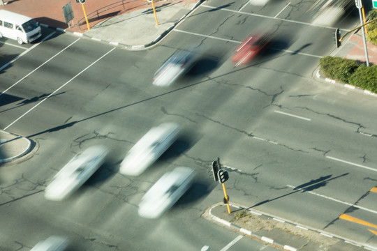 道路交叉口模糊车辆的大角度视图