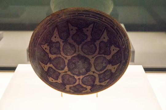 罗马尼亚伊斯兰风格纹饰陶碗