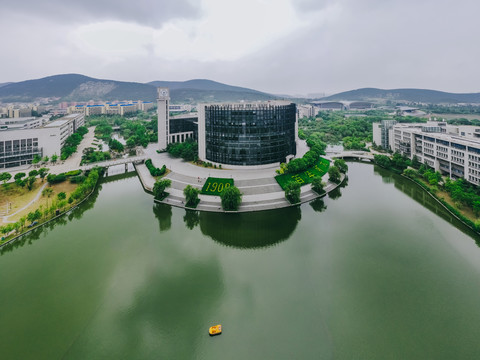 航拍中国矿业大学南湖校区图书馆