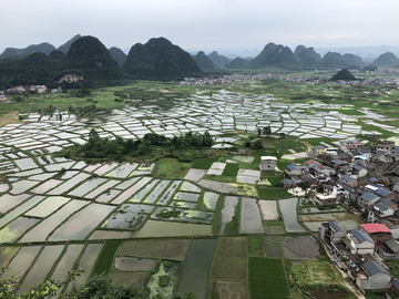 金山银山与青山绿水的农村