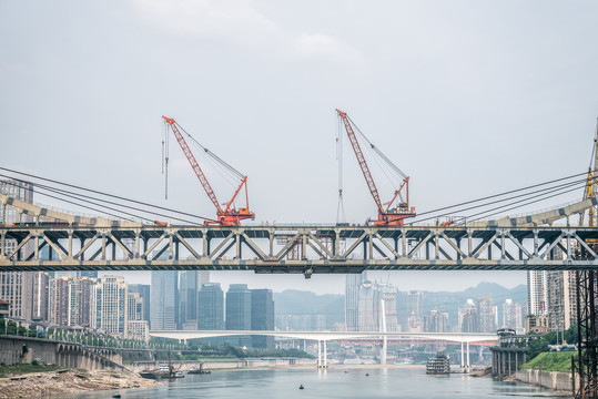 重庆嘉陵江建设中的曾家岩大桥