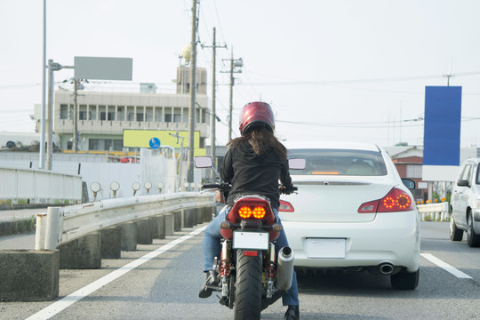 摩托车女骑手