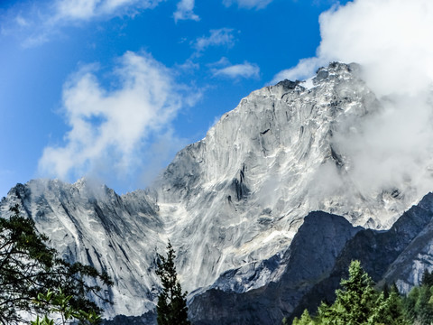 四姑娘山