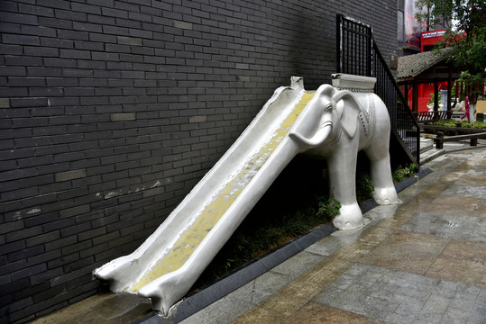 大象滑滑梯