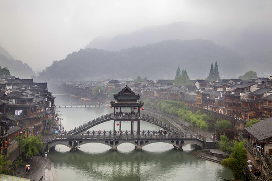 烟雨凤凰