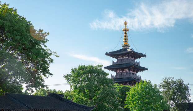 中国苏州市傍晚的姑苏城寒山寺风