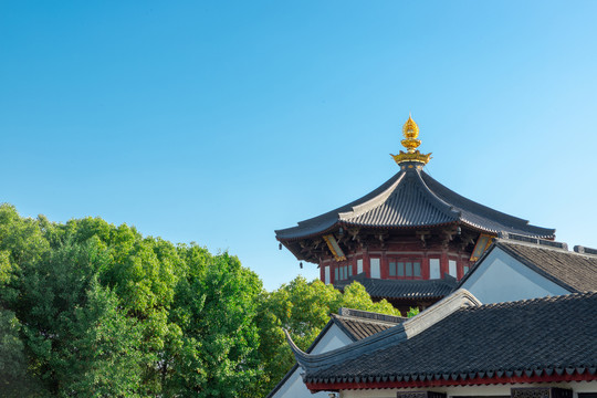 中国苏州市傍晚的姑苏城寒山寺风