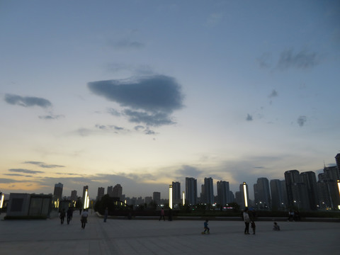 兰州西站广场夜景