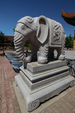 雕塑大象
