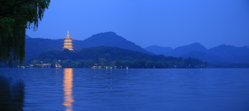 杭州西湖雷峰塔