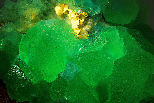 绿色透明水晶石质感