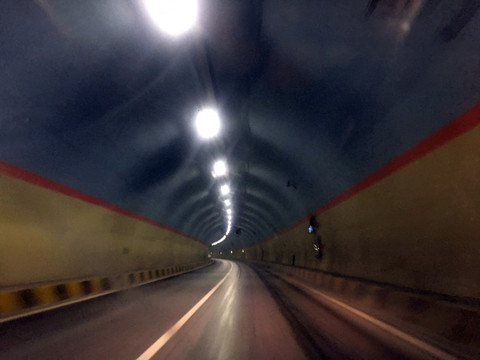 隧道灯光
