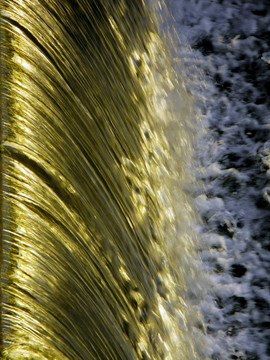 金色的水流