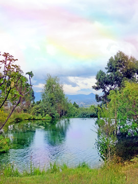 高山湖泊美景