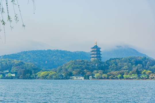 杭州西湖风光雷峰塔