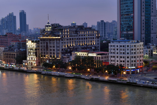 广州沿江西路南方大厦夜景