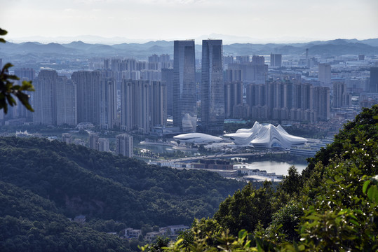 长沙岳麓山俯瞰梅溪湖城市风光