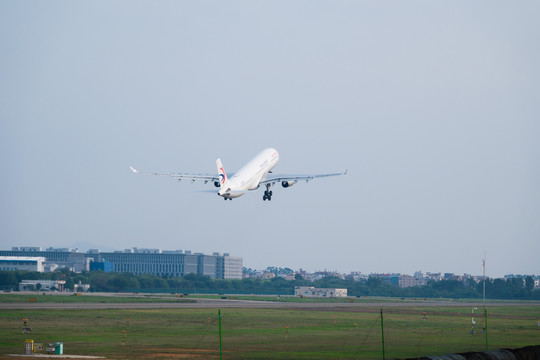 东方航空起飞3白云机场飞机起飞