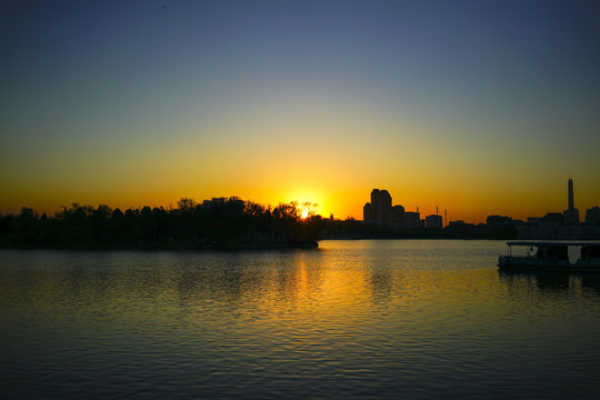 水上公园日落高清大图