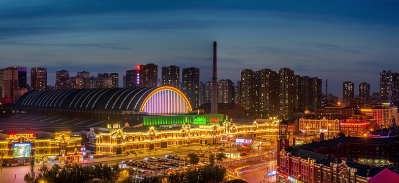 中国辽宁沈阳站东广场夜景