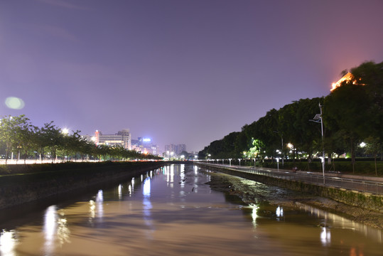 河流夜景