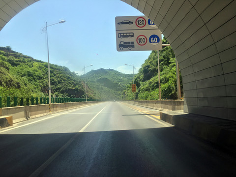 高速公路隧道