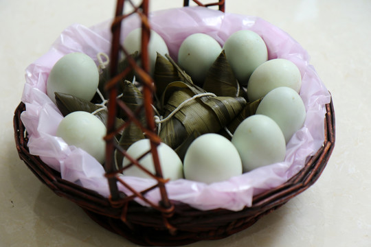 端午节的粽子与鸭蛋