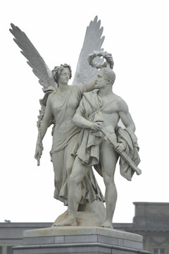 德国柏林宫殿桥大理石雕像