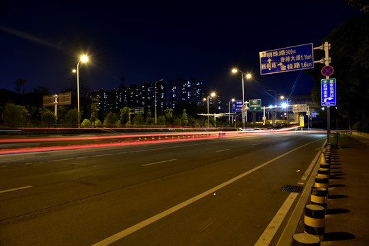 高速入口夜景