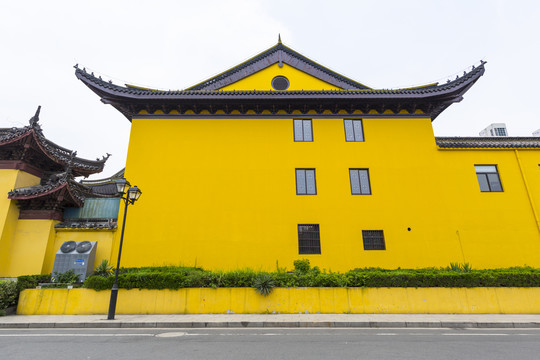 常州天宁禅寺黄色围墙