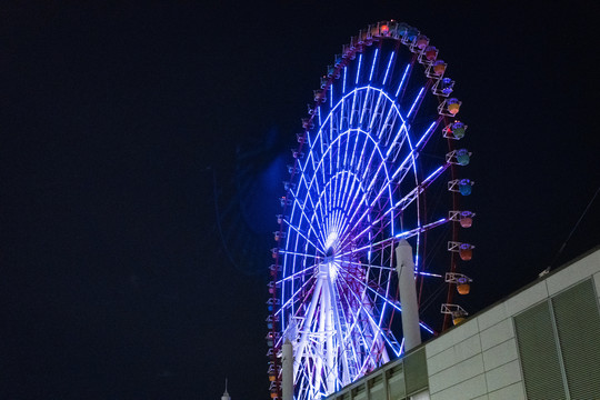 夜景彩色灯光摩天轮