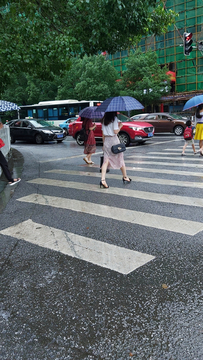 雨天人行道