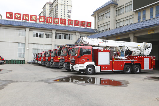 云南消防队里面的消防车