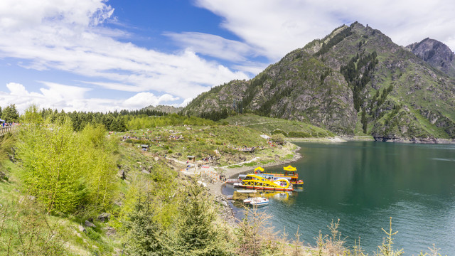 天山天池景色