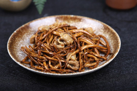 茶树菇炒肥牛