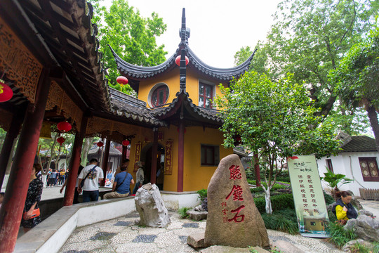 江苏苏州寒山寺听钟石