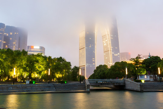 江苏苏州东方之门夜景