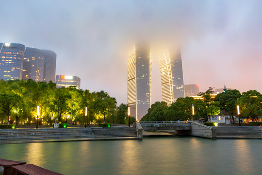 江苏苏州东方之门夜景