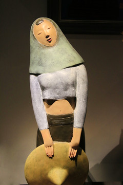 带头巾的惠安女雕像