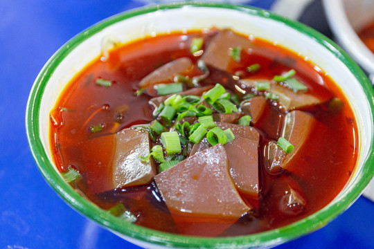 冒鴨血
