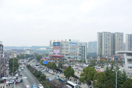從天門山索道俯拍張家界城市風(fēng)光