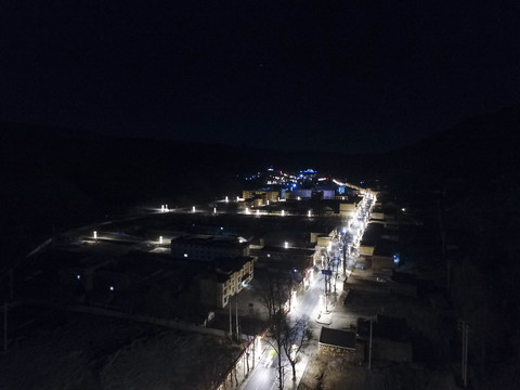 西藏小镇夜景