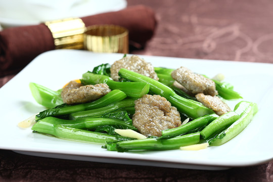 菜心远炒鲮鱼饼